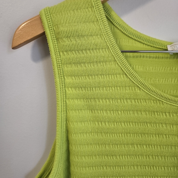 Juniper + Lime Vibrant Green Sleeveless Button-Detail Top Size L - Picture 4 of 5